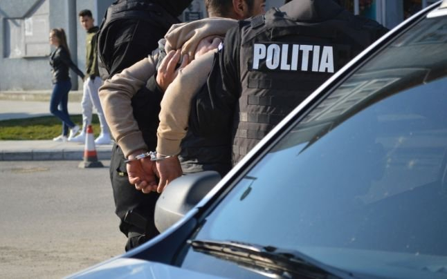 Doi gălăţeni au spart o biserică din Bârlad