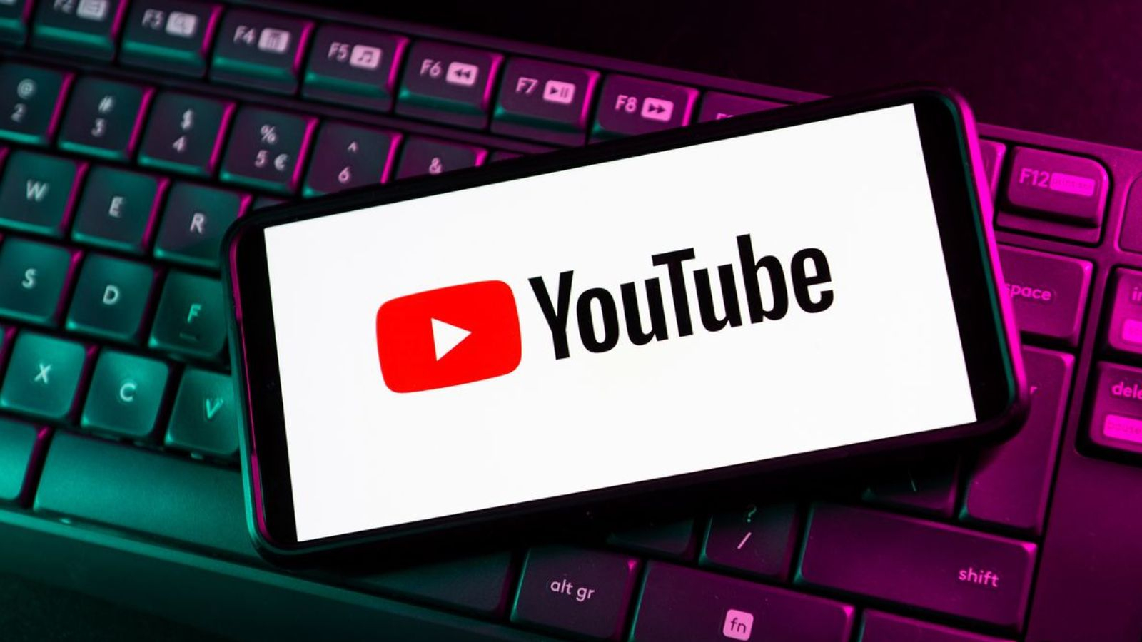Pensionarii învață tainele YouTube la sediul CARP