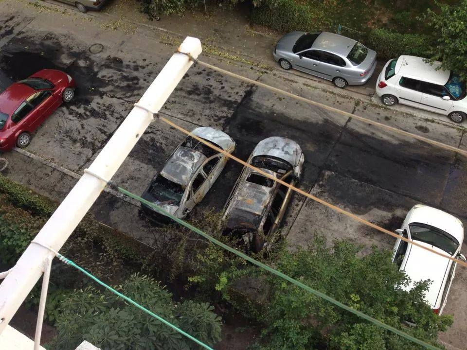 RAZBUNARE MAFIOTĂ? A dat FOC unei maşini, dar a distrus două