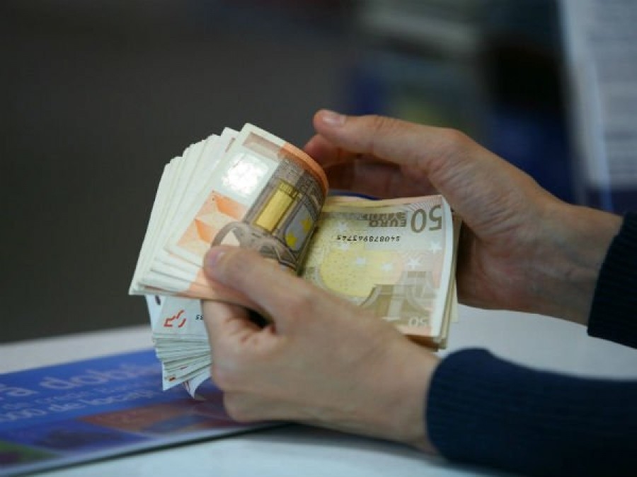 Tânăra care a ţepuit un belgian rămâne sub control judiciar