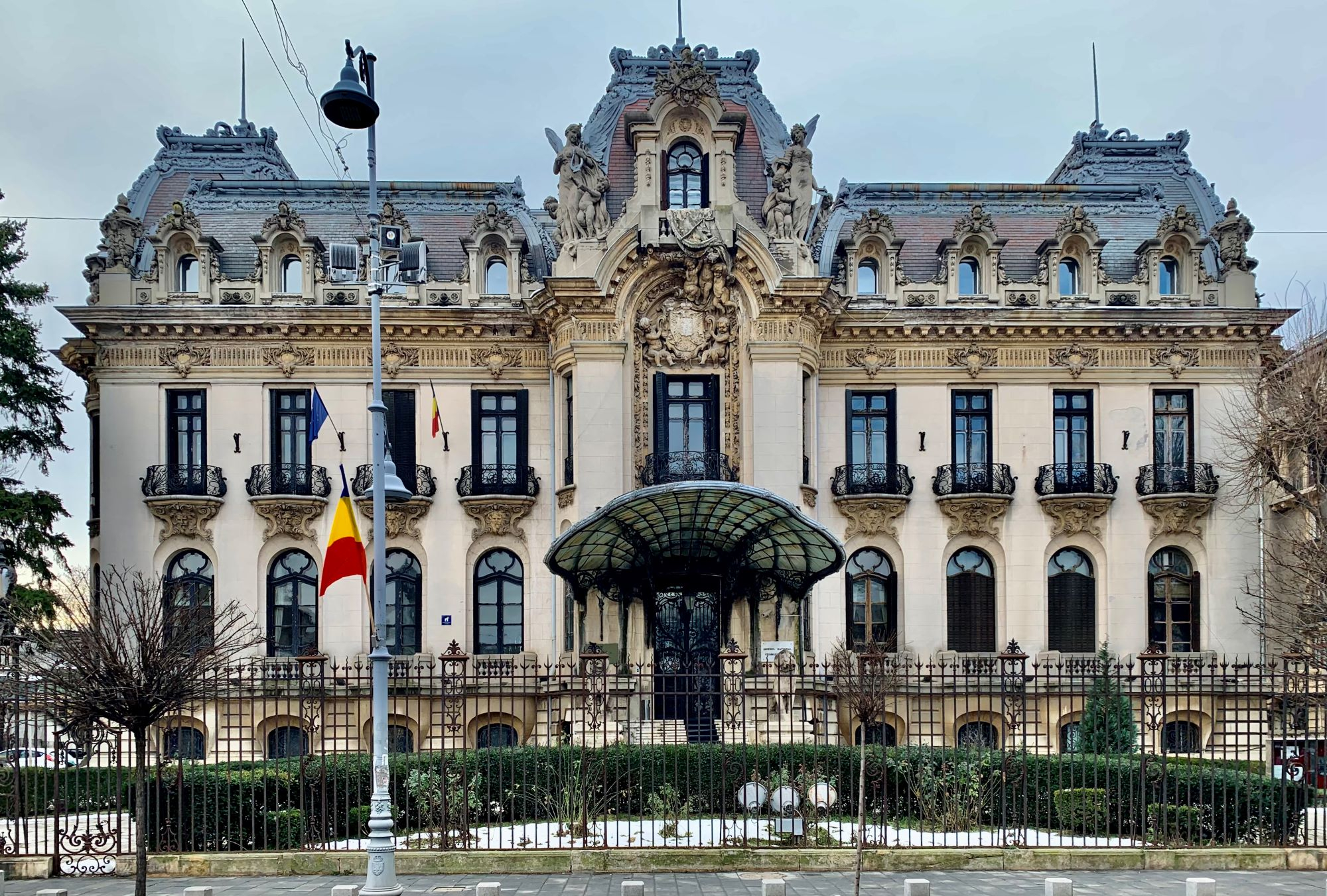 Ministrul Culturii a verificat tezaurul Muzeului „George Enescu”