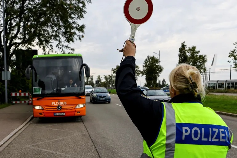 Germania a restabilit controale la toate granițele terestre