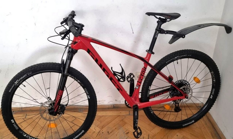 Bicicletă valoroasă, furată din Germania, depistată într-un microbuz