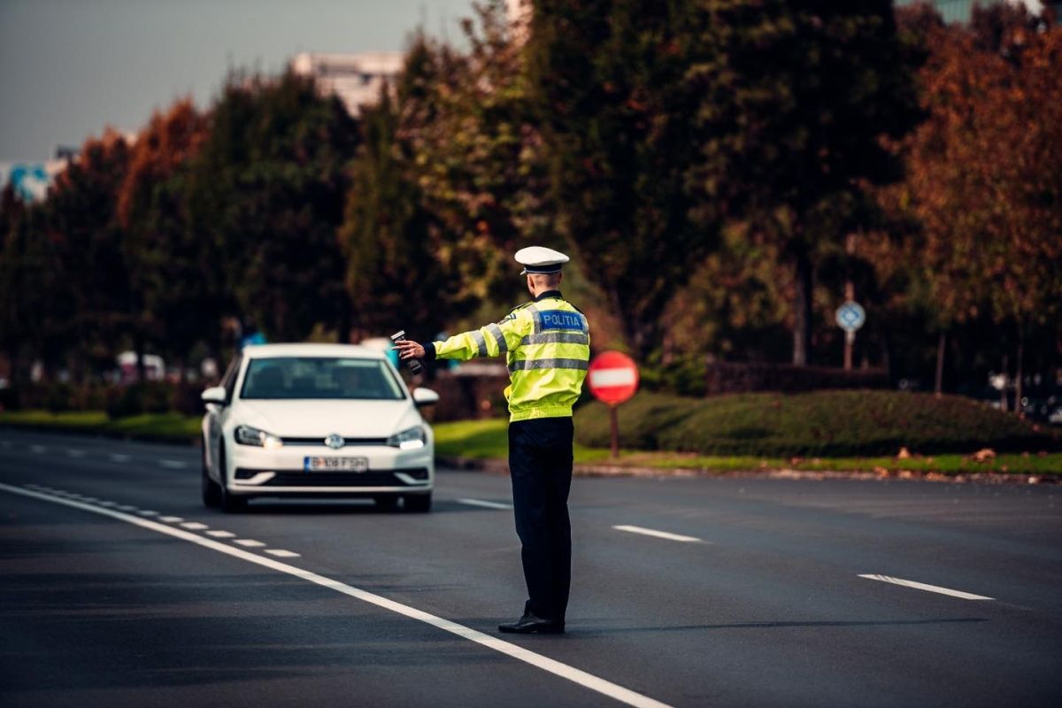 Octogenar, fără permis, la volanul mașinii
