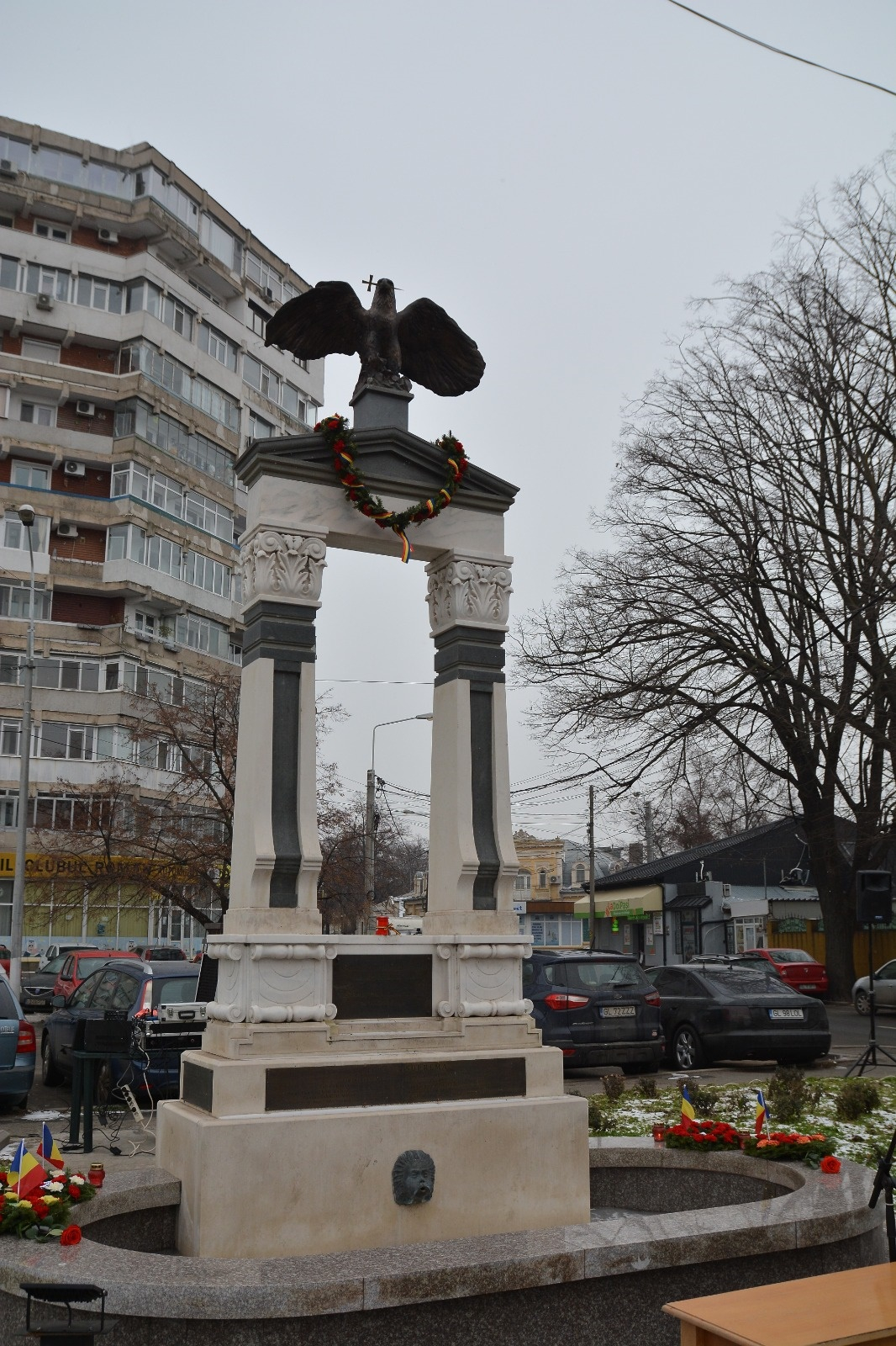 Cinste eroilor care au făcut posibil prezentul! Comemorare la Monumentul „Apărătorilor oraşului Galaţi”