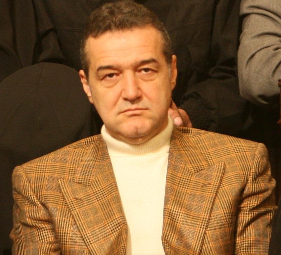 Becali a demisionat din PNL, va fi parlamentar independent