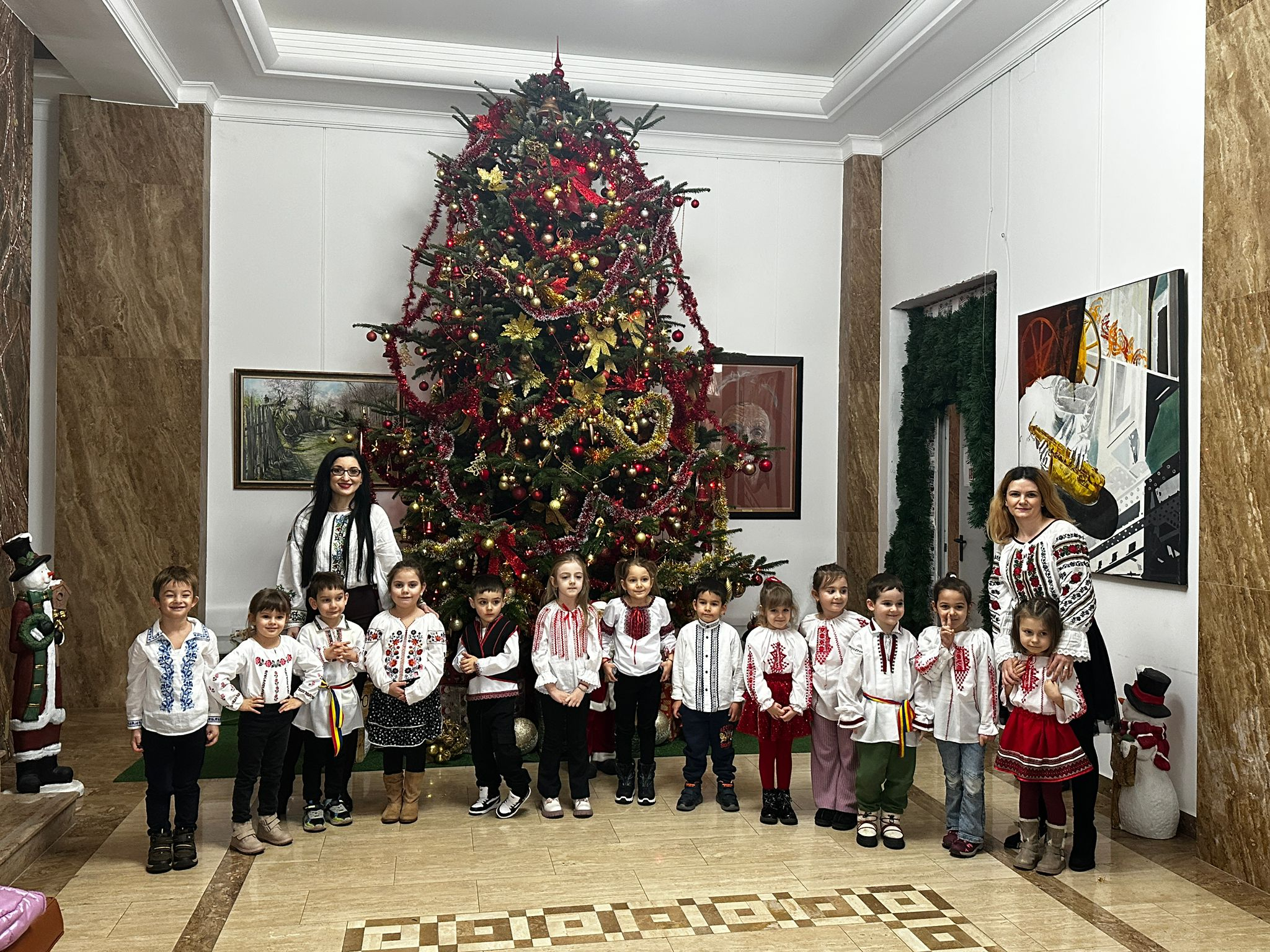 Princhindeii de la Grădiniţa "Elena Doamna", primii cu colinda (VIDEO)