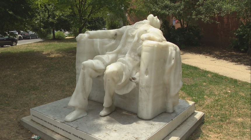 Un Lincoln de ceară se topește din cauza căldurii
