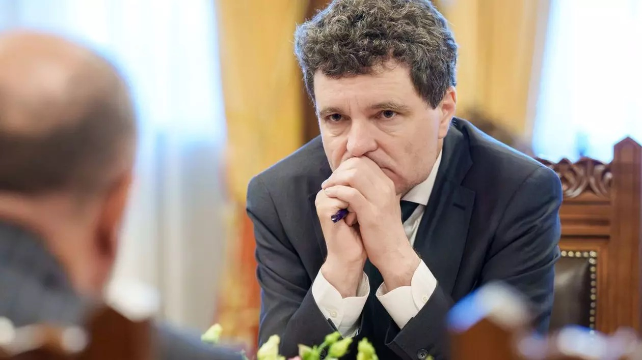 Președintele critică modul de comunicare între instituții