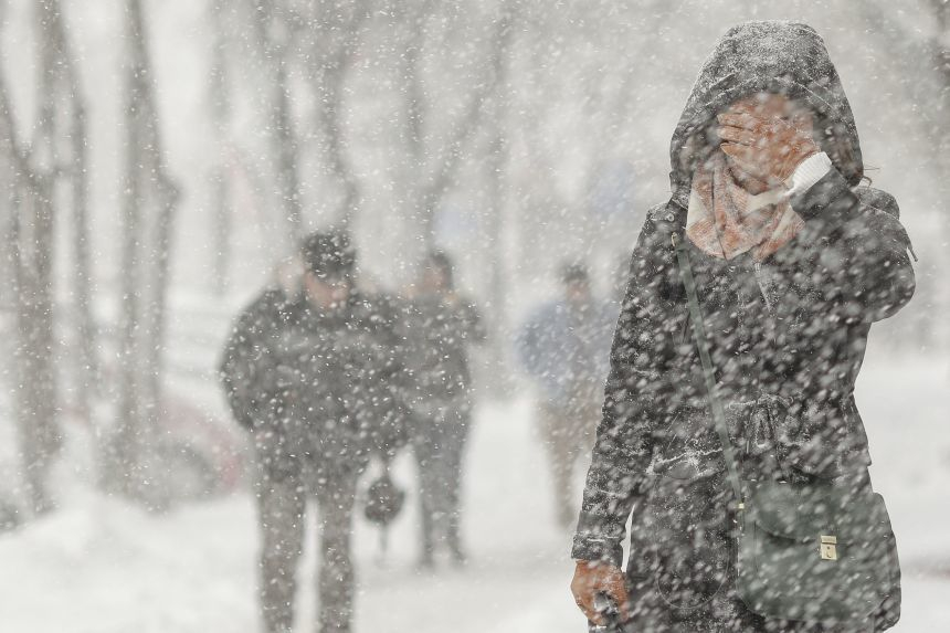 Meteorologii au prelungit codul galben de vânt și ninsori