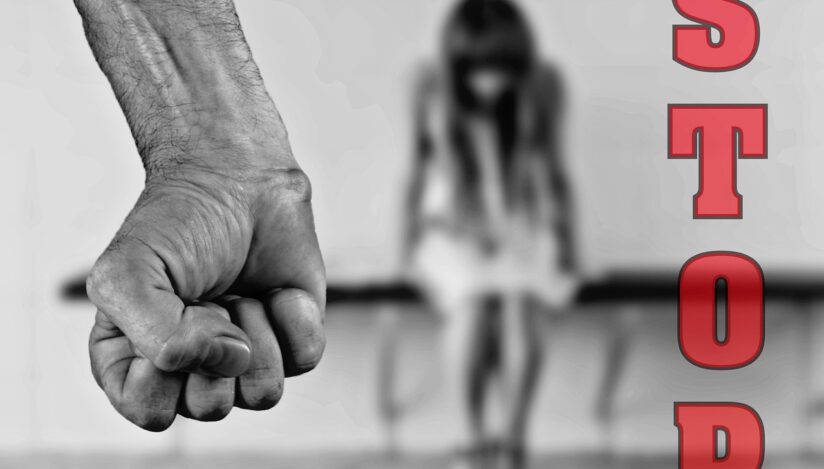 Agresorii domestici, obligați la terapie sau internare