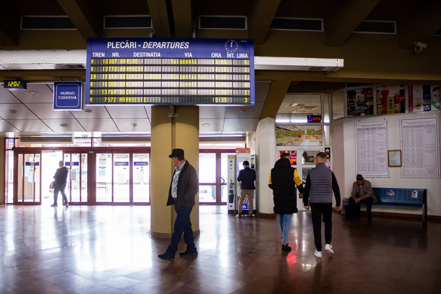 Pasagerii cu boli contagioase vor putea fi dați jos din tren