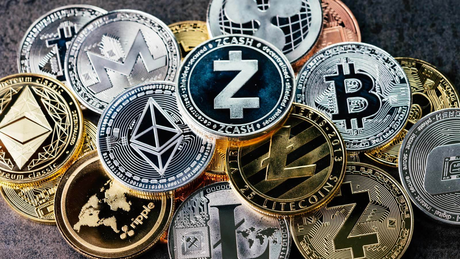 Ar investi sau nu gălățenii în criptomonede?