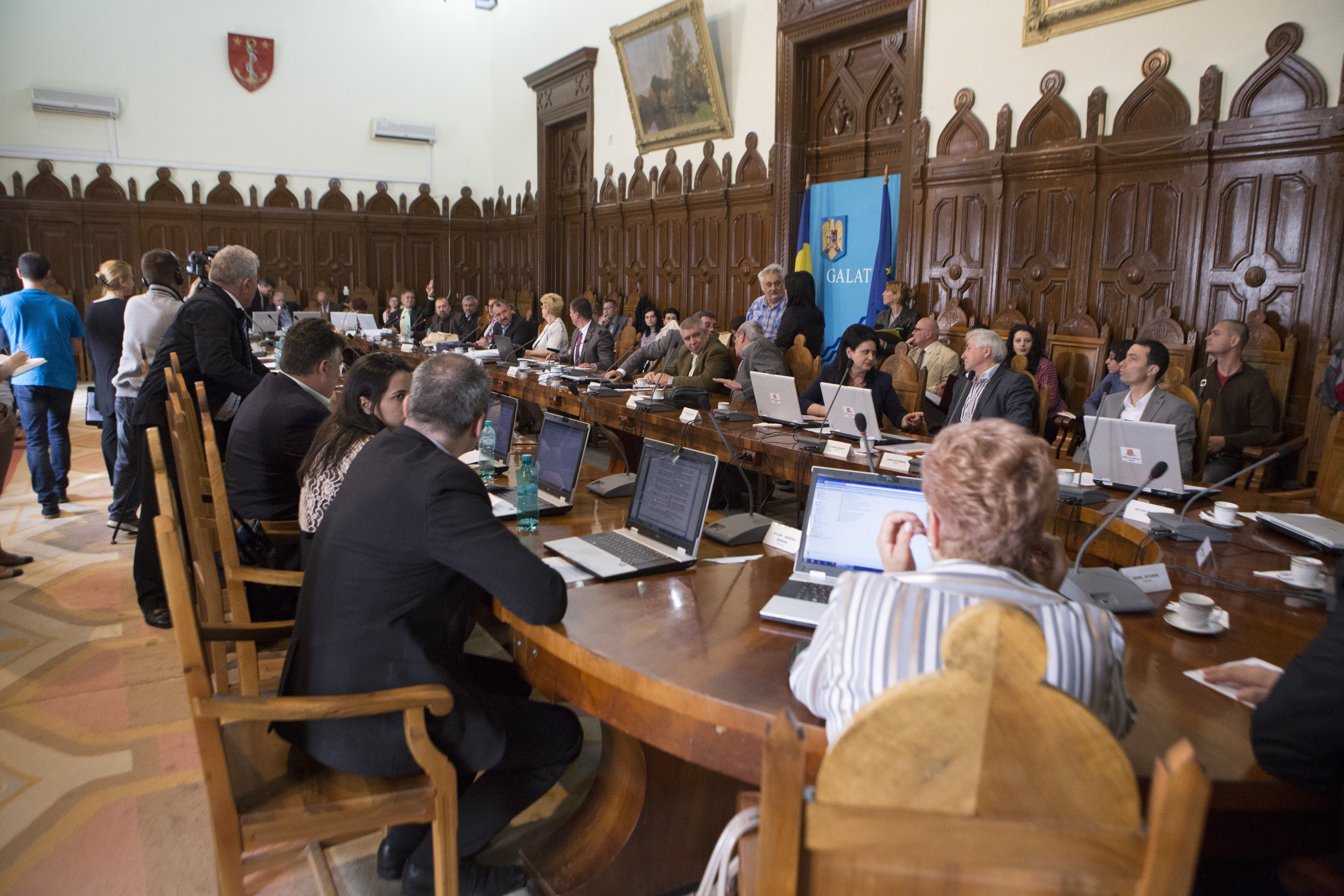 Pe urmele unui VOT controversat/ Evidenţa Persoanei, BLOCATĂ de răfuielile din CJ