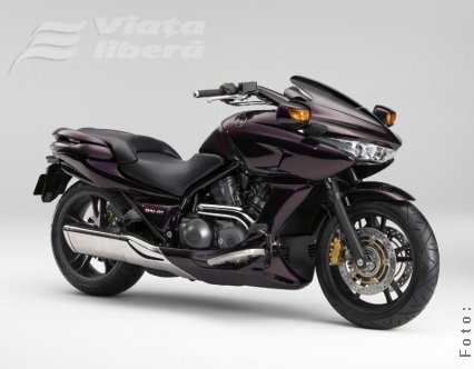 Adolescentă azvârlită de pe motocicletă