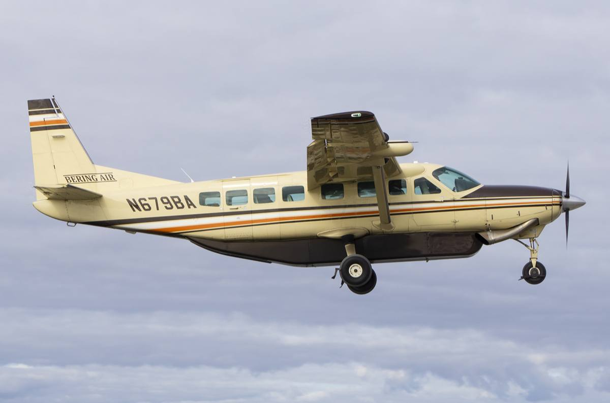 Avion cu zece persoane, dat dispărut în Alaska
