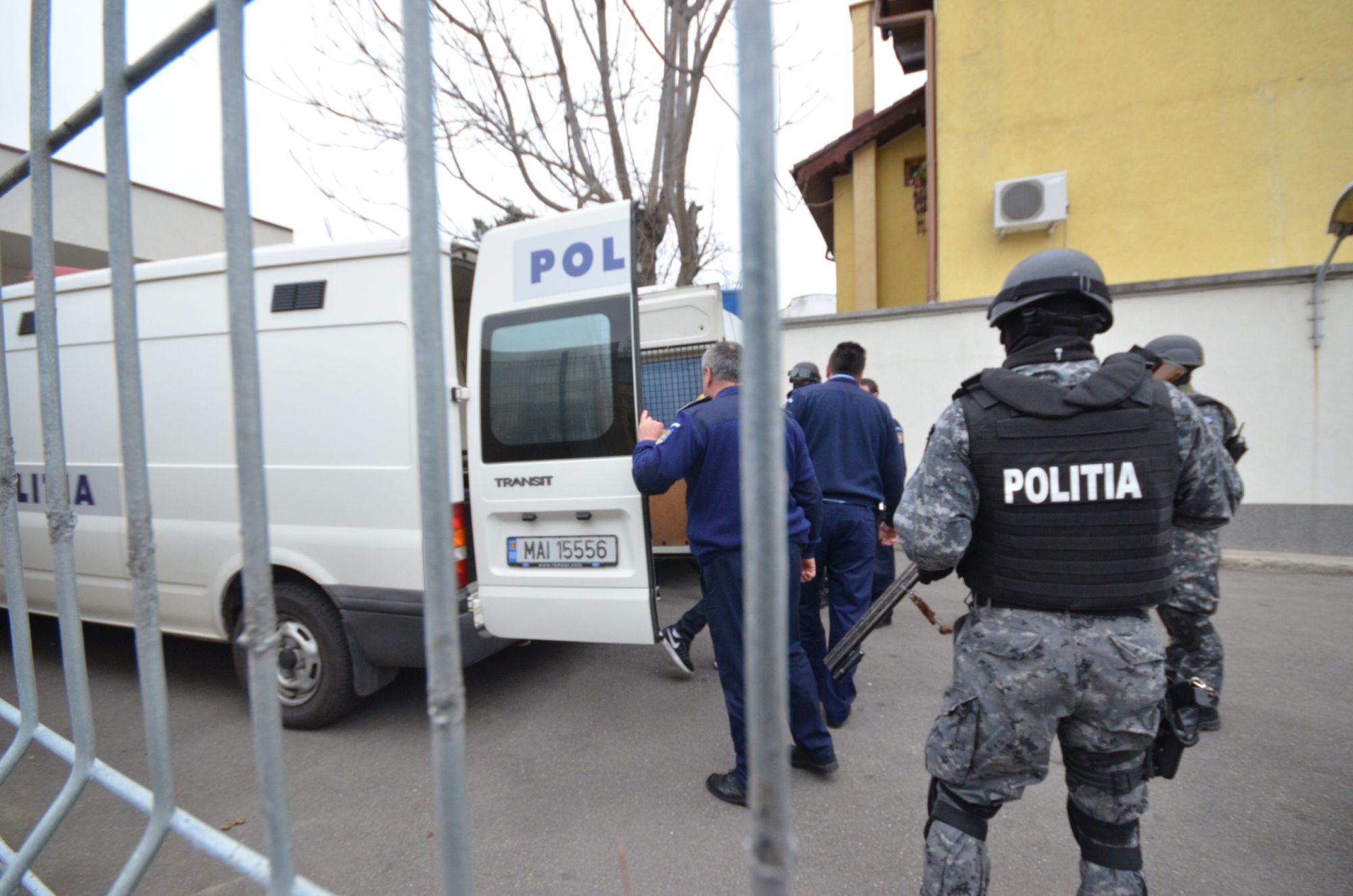 UPDATE Tatăl, reţinut pentru uciderea fetiţei din Iveşti