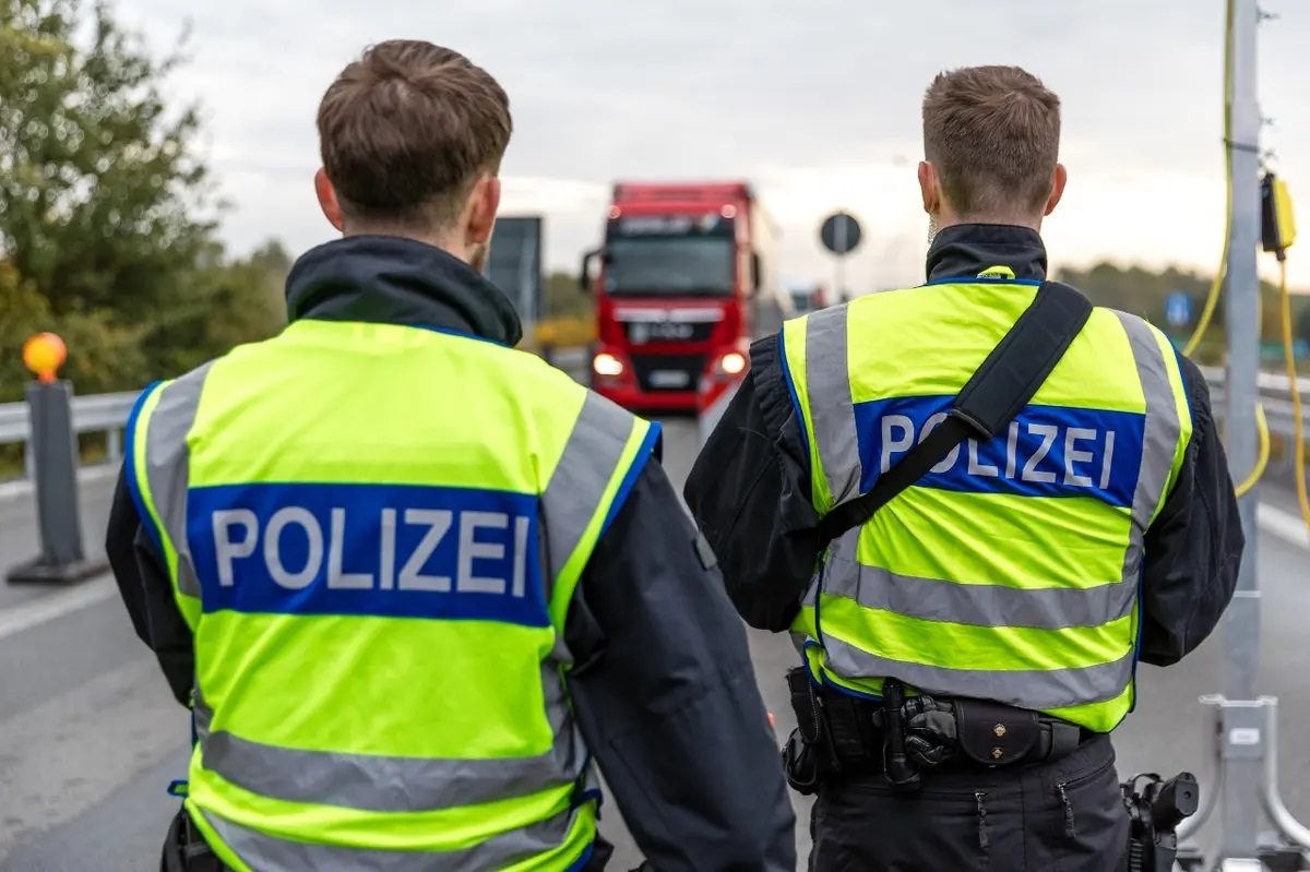Germania reintroduce controalele la frontieră