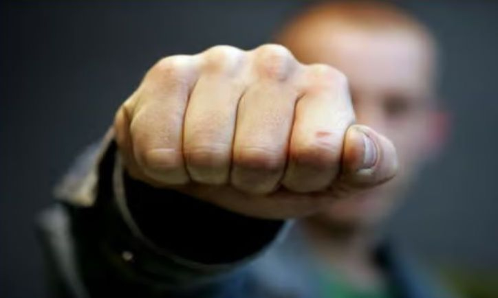 Gălățeni violenți, trimiși în judecată