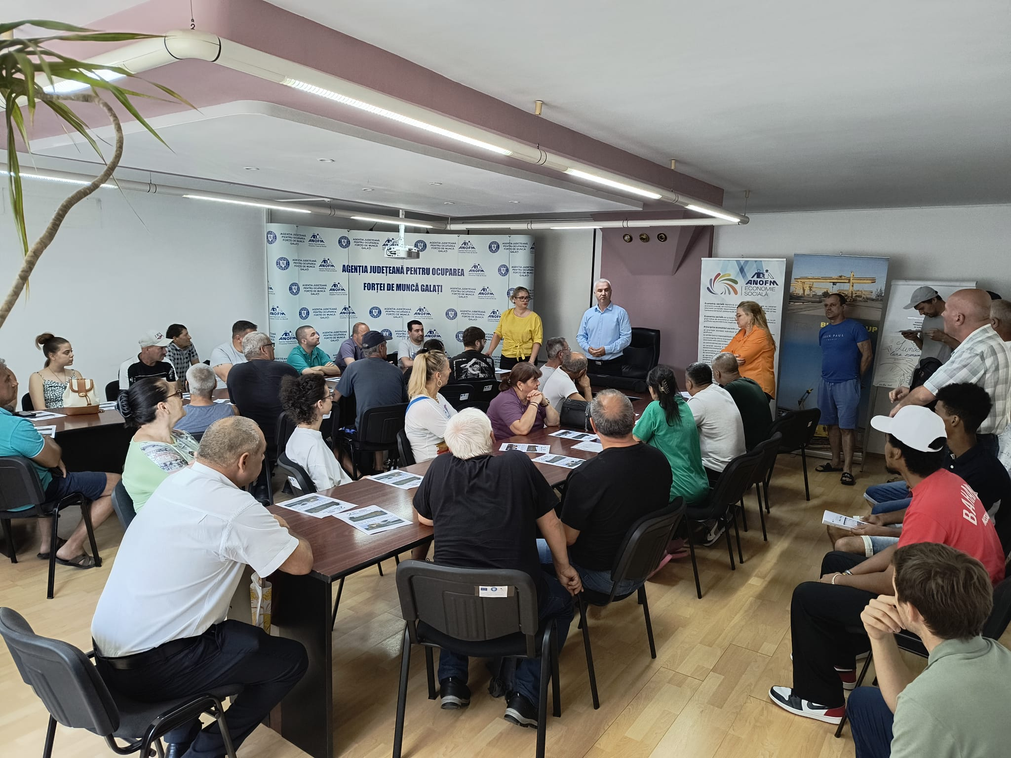 Peste 2.500 de gălățeni, angajați prin AJOFM în acest an