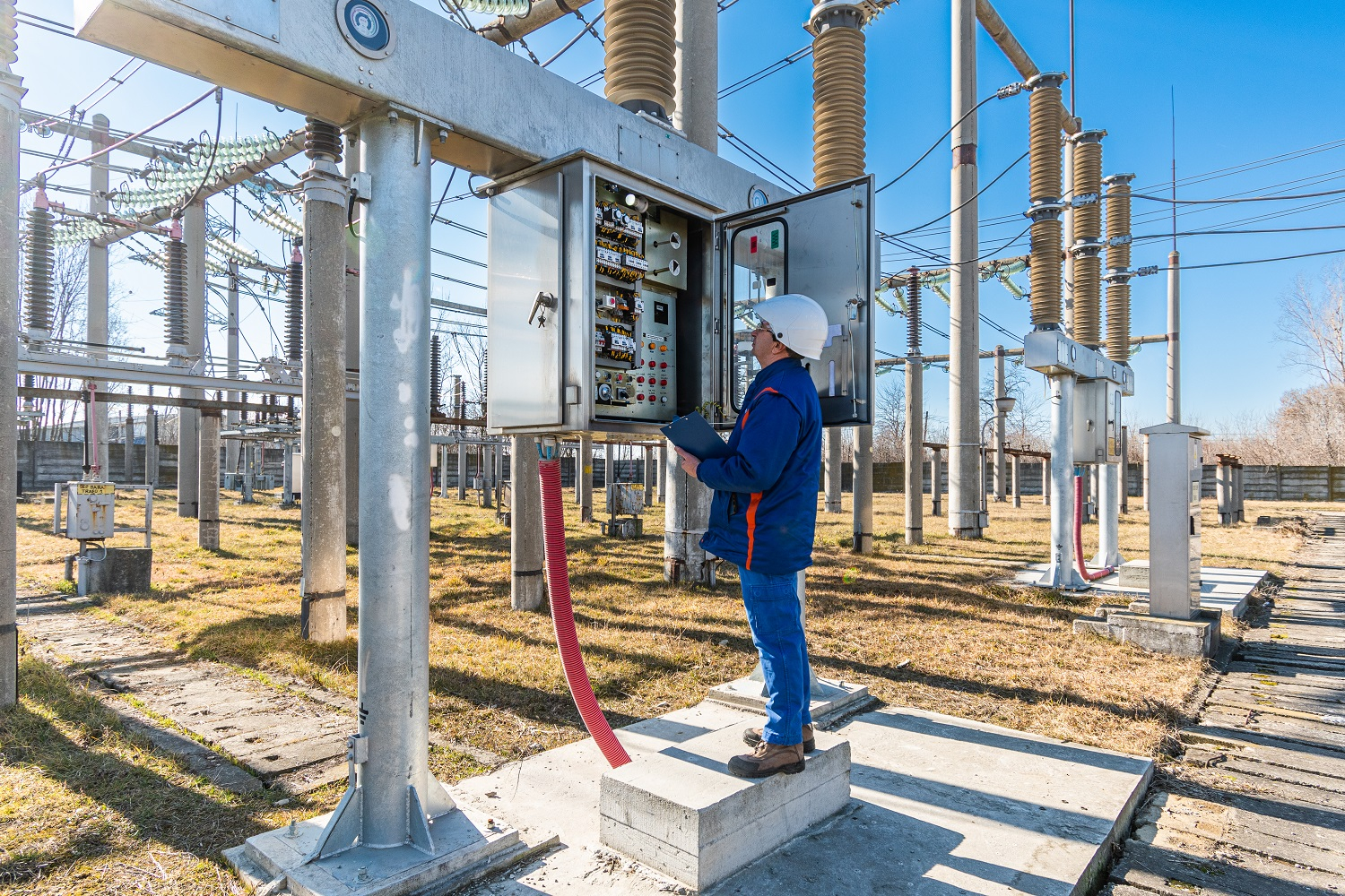 Rețelele electrice din România, copleșite de prosumatori