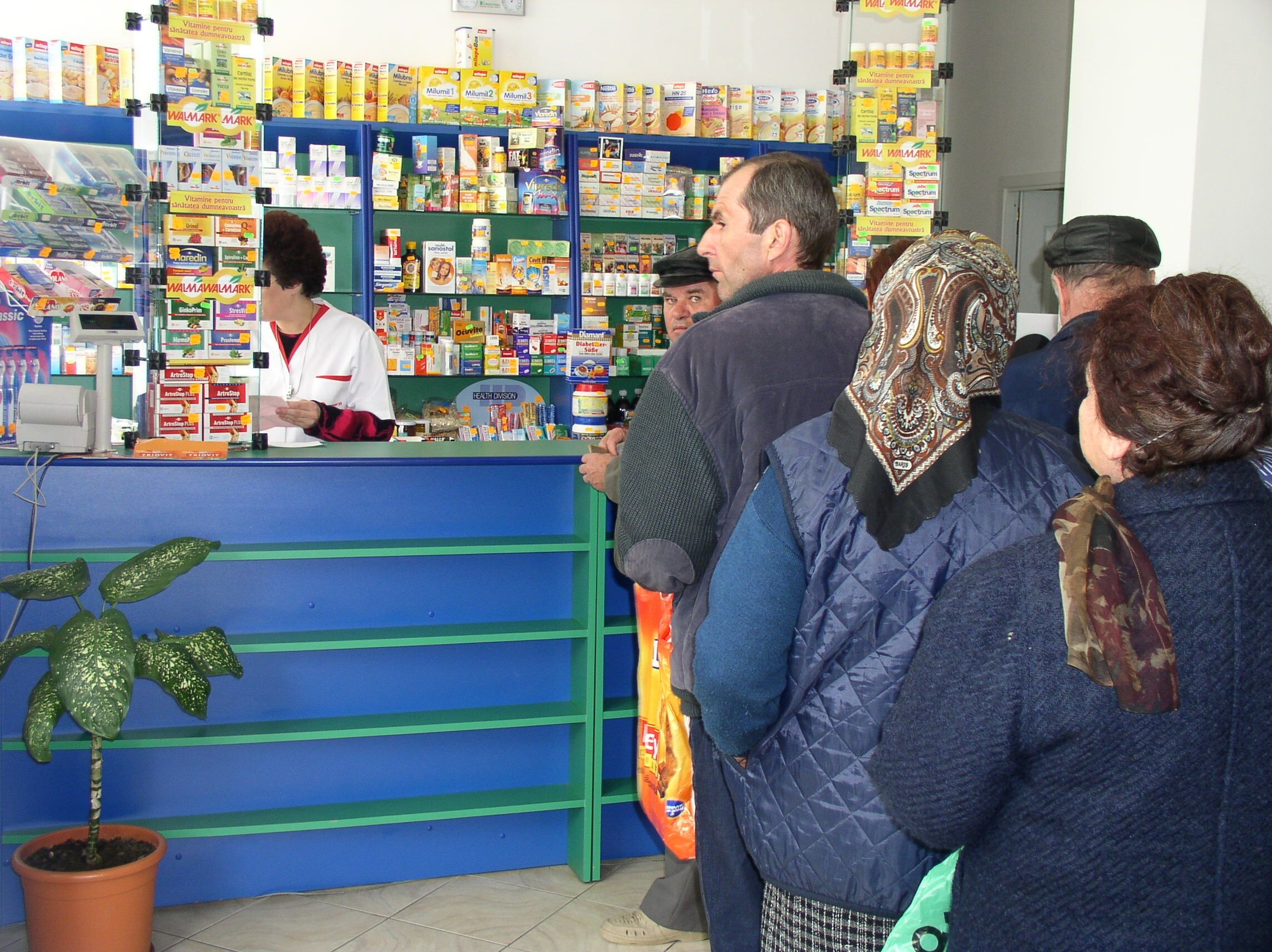 Mai multe MEDICAMENTE SE SCUMPESC. Copiii, PENSIONARII şi bolnavii cronici, cel mai AFECTAŢI