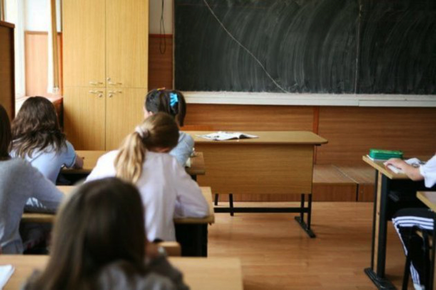 Peste 6.500 de profesori români au emigrat