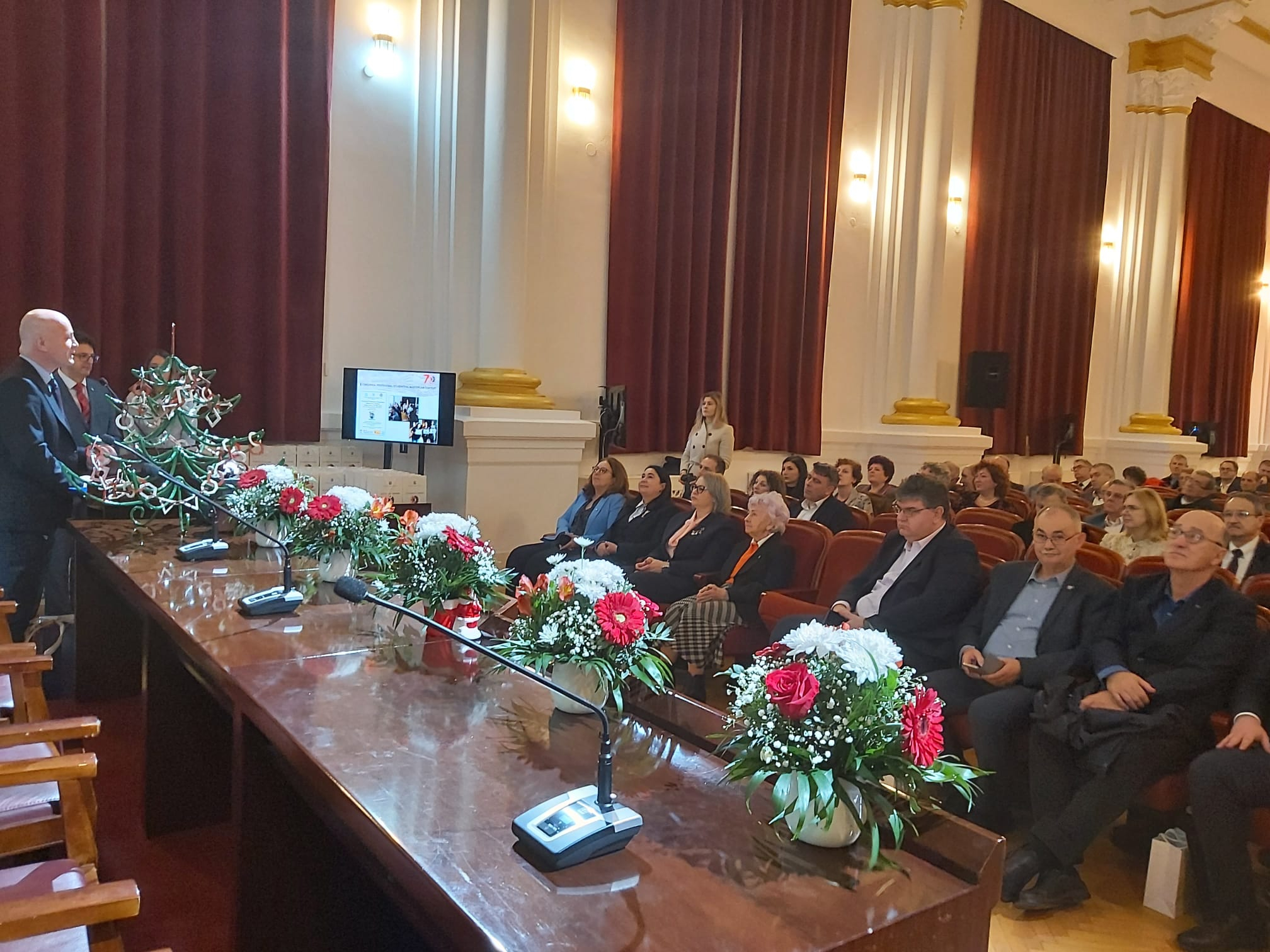 Prof. Adrian Bejan: „Ideea vine de la individ, nu de la colectiv”. 70 de ani de învăţământ ingineresc mecanic la Galaţi