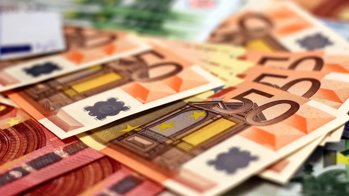 Ședință calmă în piața valutar-monetară. Leul s-a apreciat modest