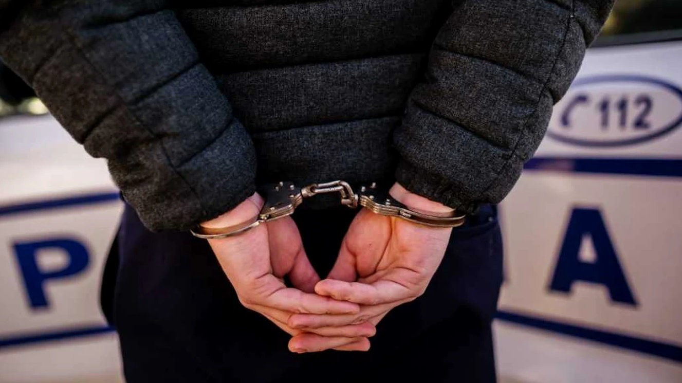 Gălăţean arestat după ce şi-a hărţuit fosta iubită