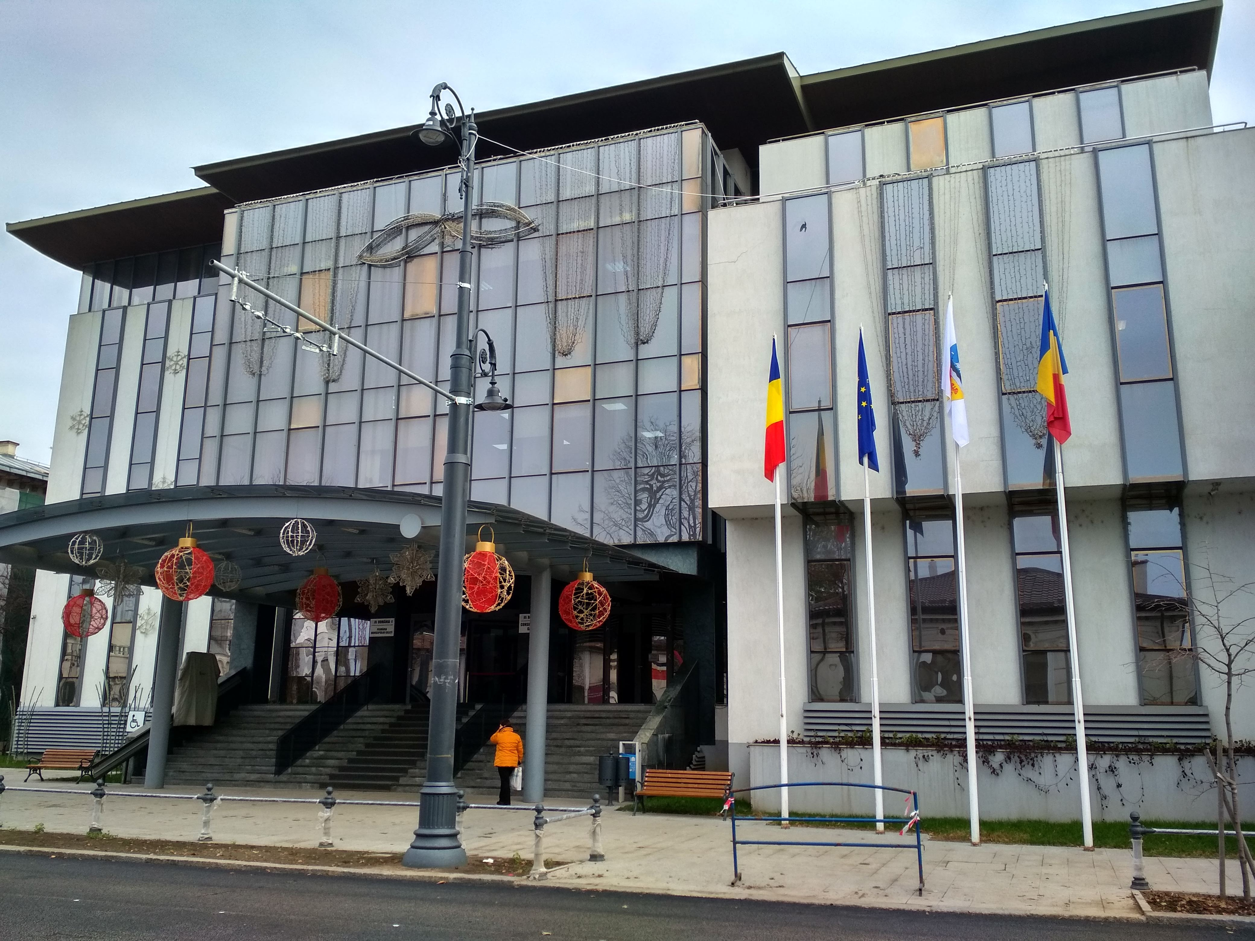 În 15 zile, Primăria aşteaptă banii pentru locurile de parcare atribuite
