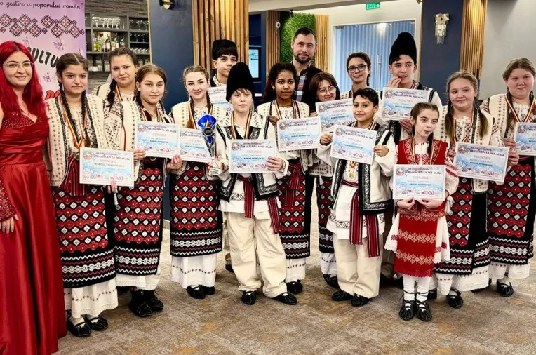Trofeul festivalului „Flori de Dor” a ajuns la Nicorești