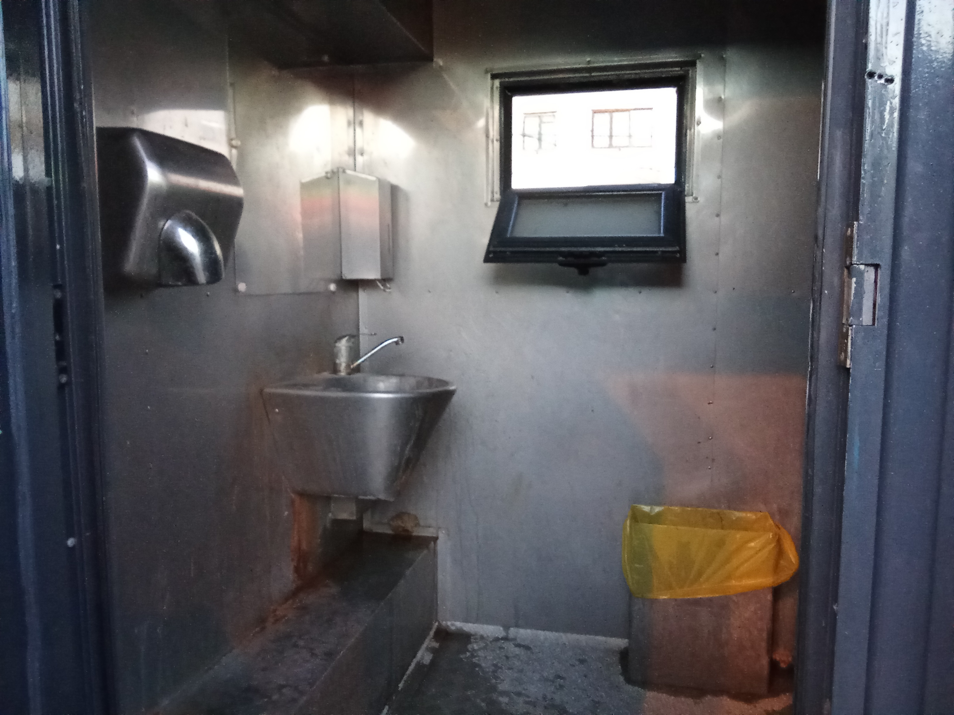Inspectorii sanitari au găsit toaletele publice „spălate și dezinfectate”, deşi gălăţenii se plâng de mizerie