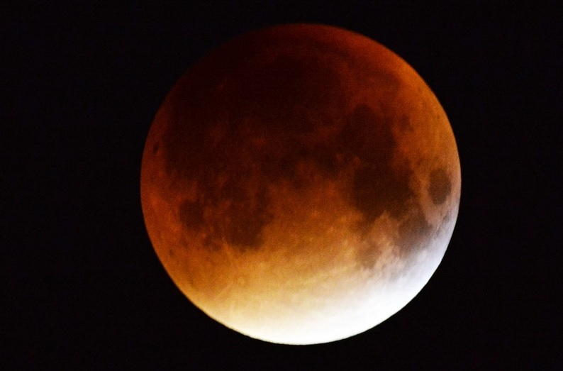 Ultima eclipsă de Lună din acest an