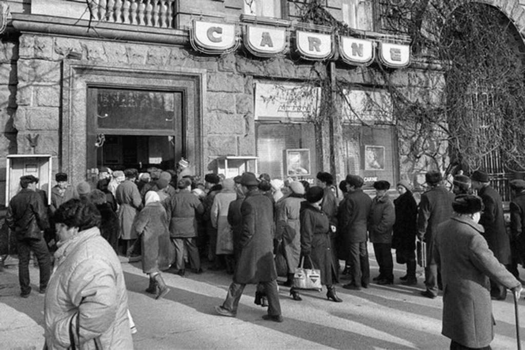 Peste 71.000 de români au rămas ilegal în străinătate, în timpul comunismului