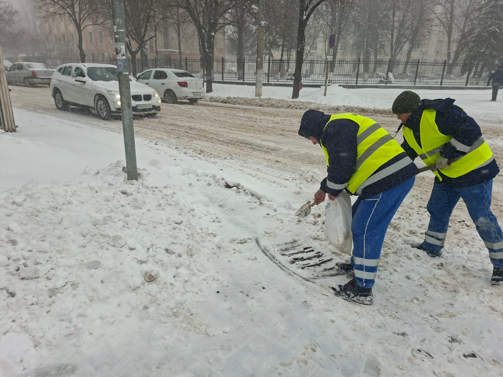 Echipele Apă Canal, în teren pentru prevenirea blocajelor