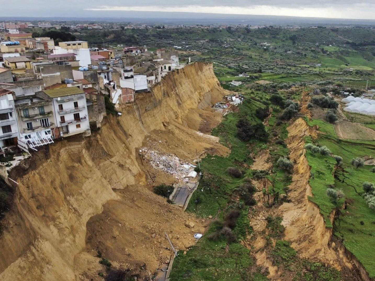 Alunecare de teren devastatoare în sudul Italiei