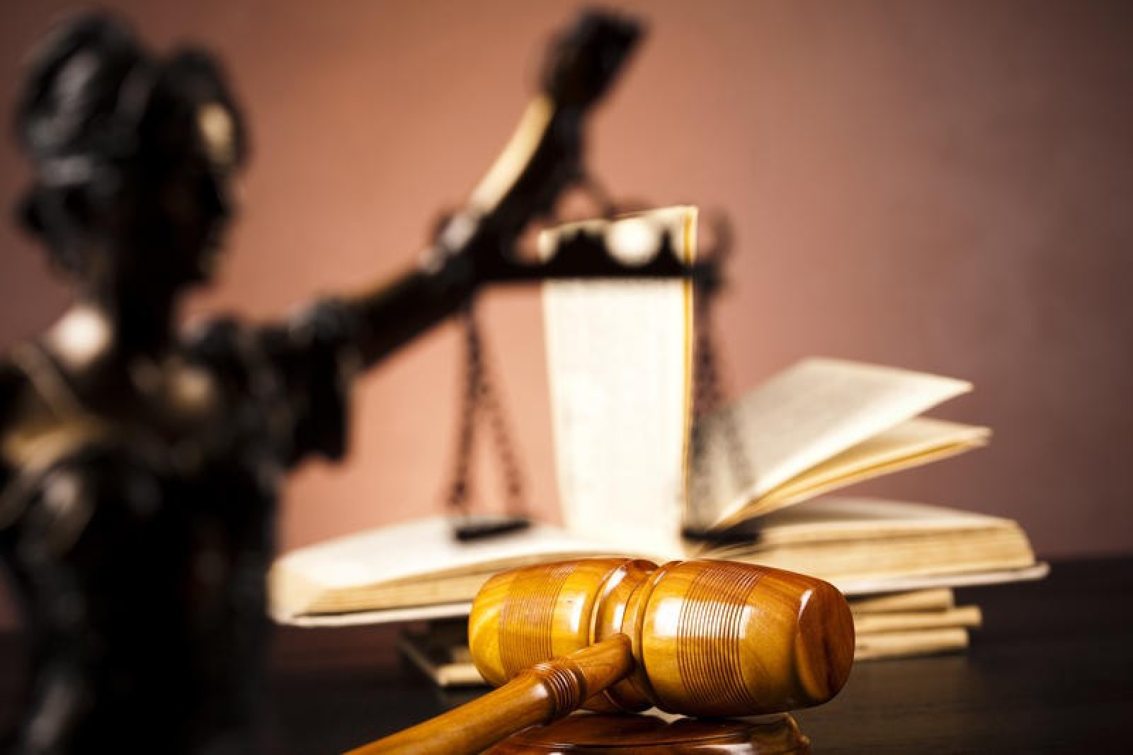 Curtea Constituțională a amânat decizia pe legea pensiilor magistraților