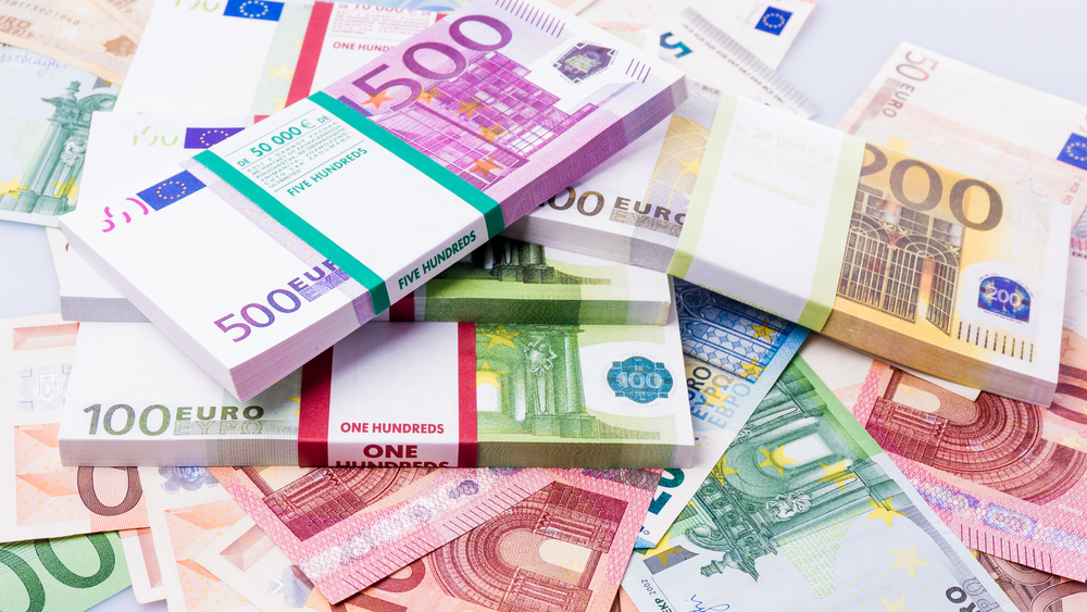 Euro și indicii ROBOR au stagnat la valorile de miercuri
