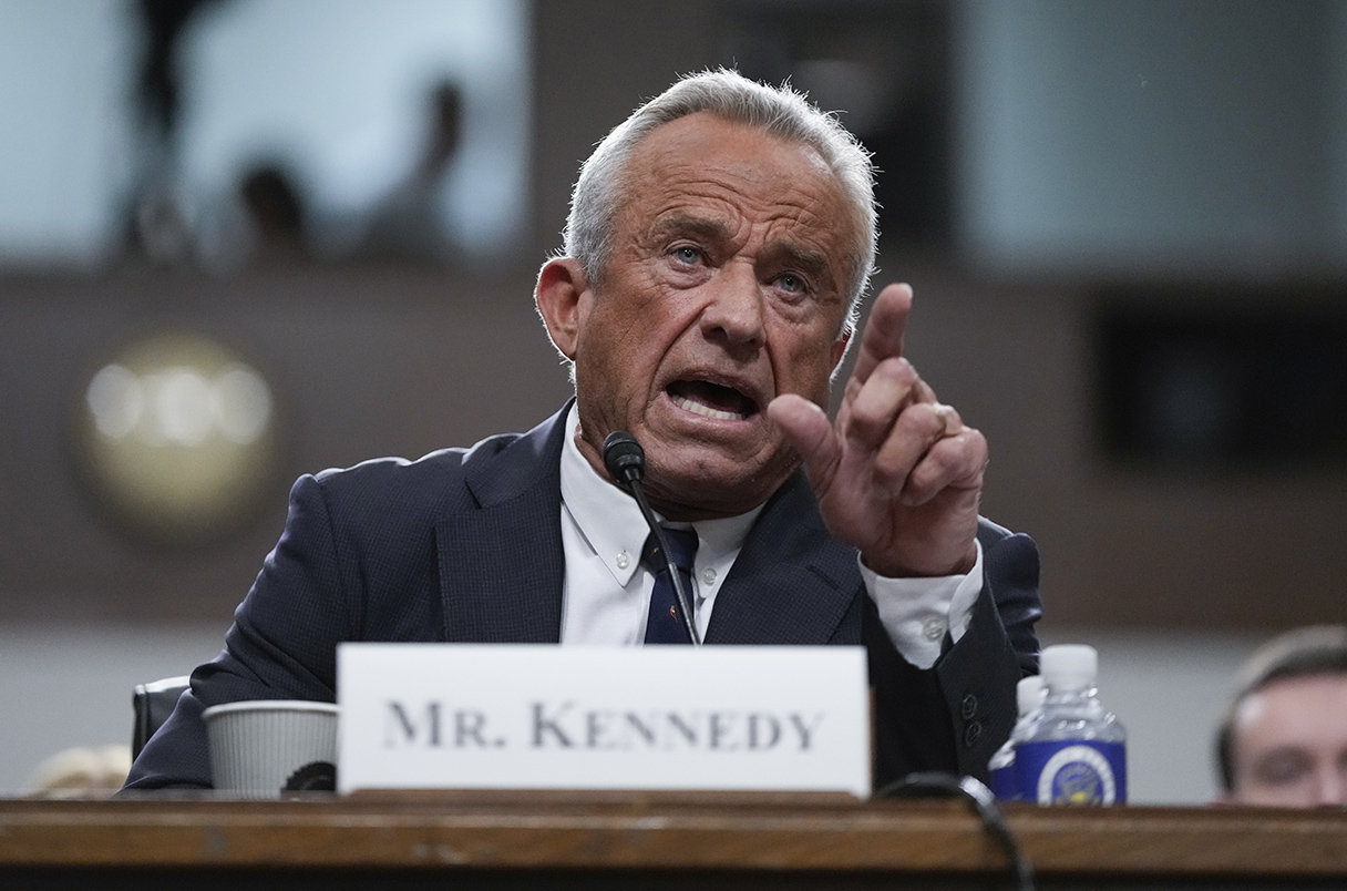 Medici americani cer demiterea lui Robert F. Kennedy Jr.