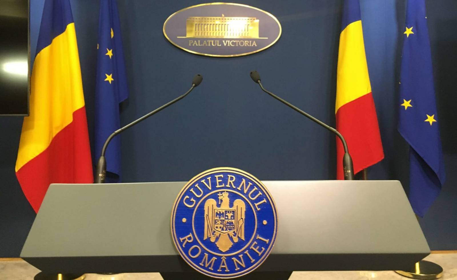 Premierul cere reducerea cu 20 la sută a angajaților guvernamentali