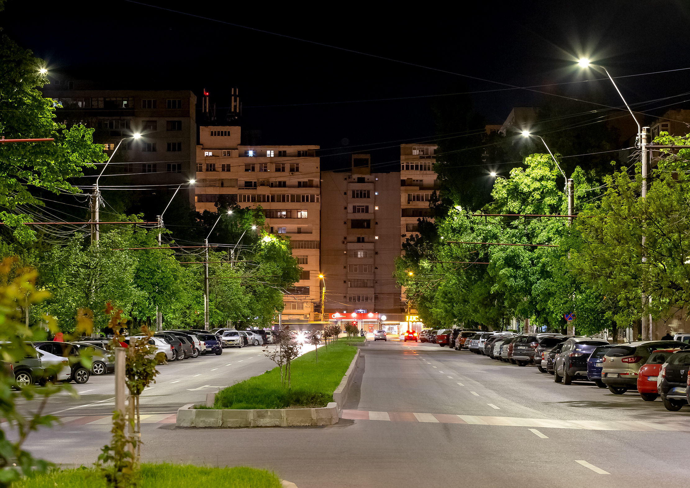 Iluminat cu LED pe 18 străzi din municipiul Galați