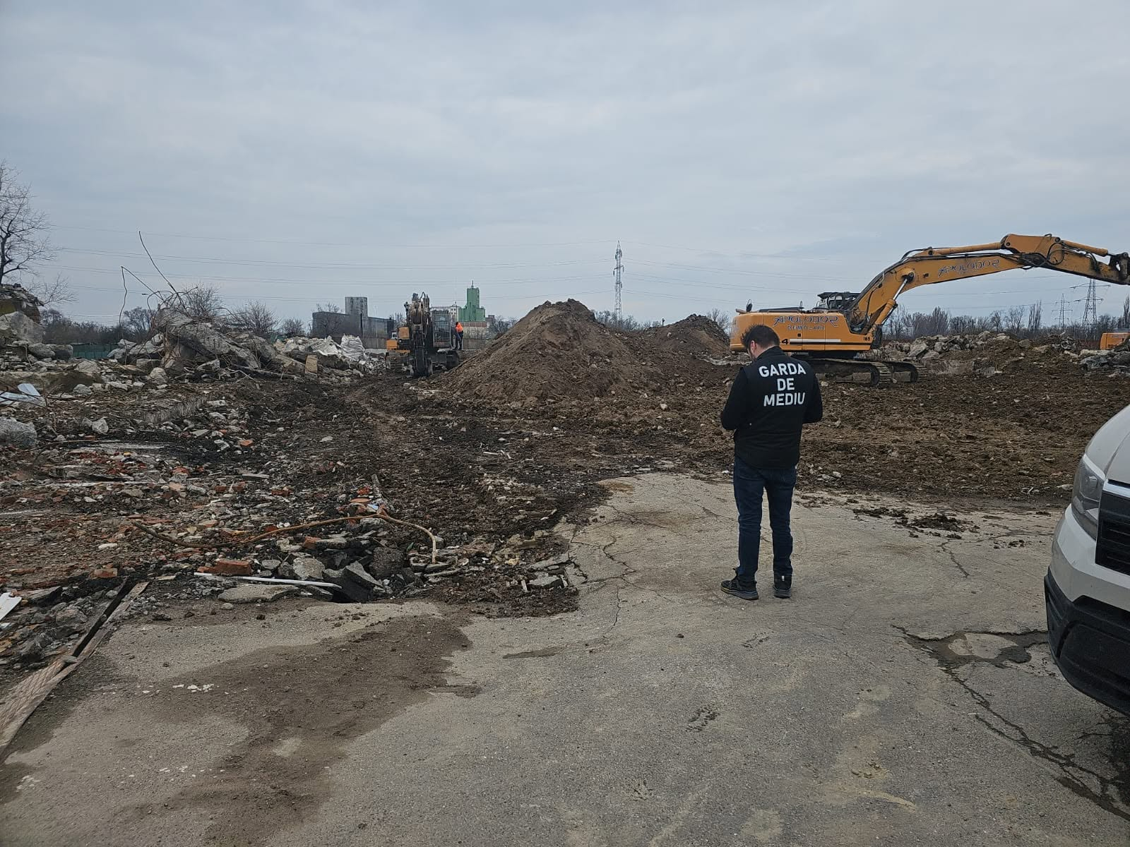 Deșeuri din demolări, „însoțite” de o amendă de 50.000 de lei