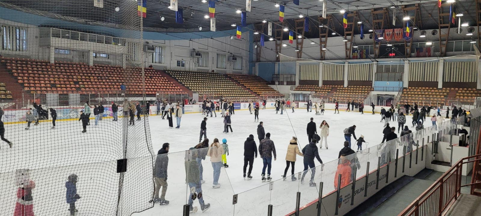 Patinoarul, deschis publicului duminică