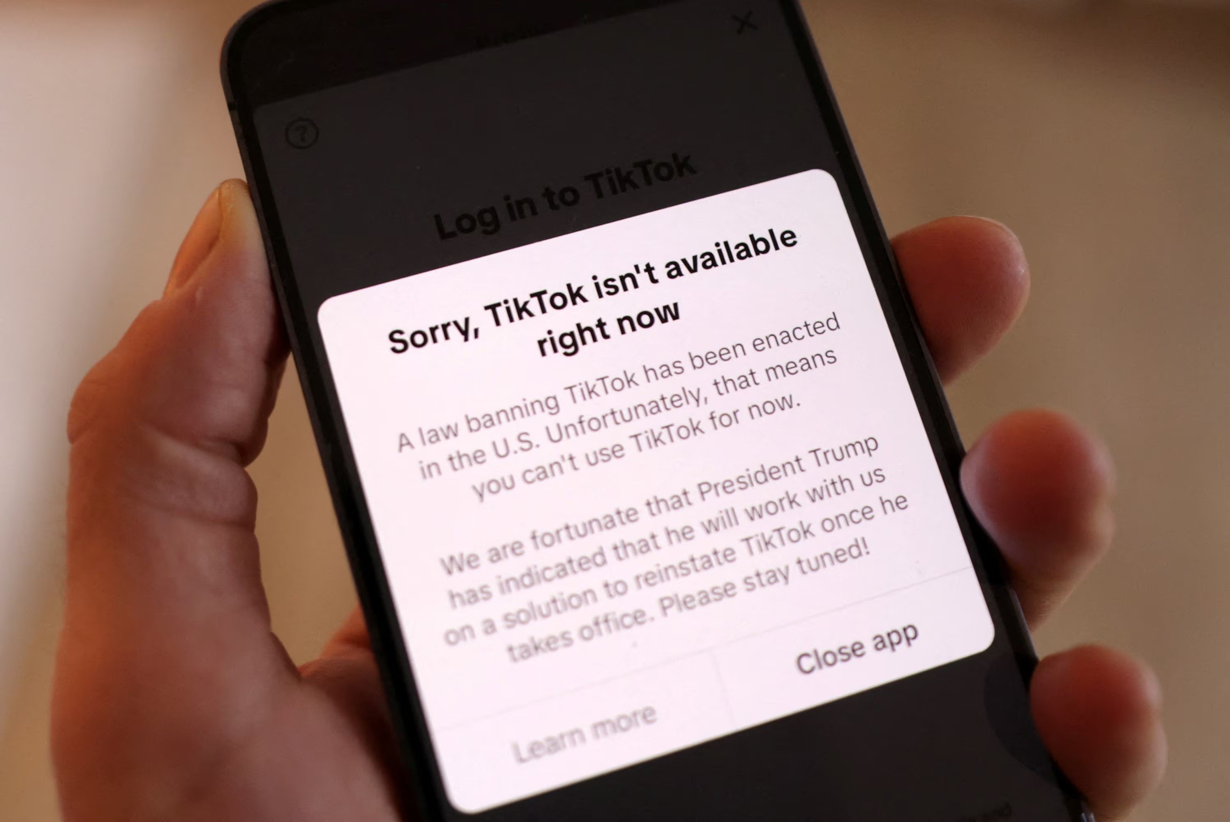 IPhone-uri cu TikTok, la prețuri exorbitante