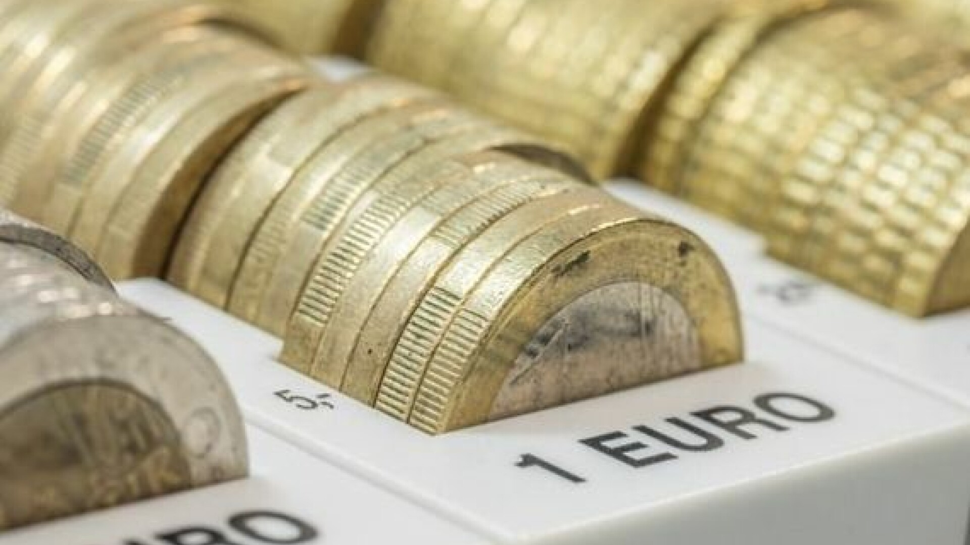 Euro a scăzut la minimul ultimelor trei săptămâni