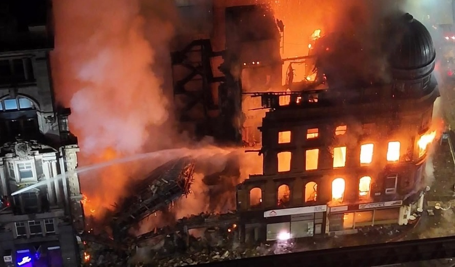 Incendiu puternic şi prăbuşire parţială la Gara Centrală din Glasgow