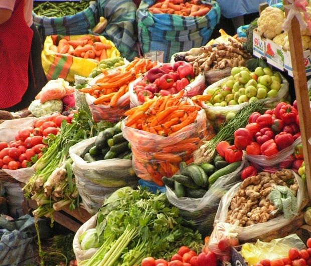 Buzăul vrea să testeze fructele și legumele din piețe