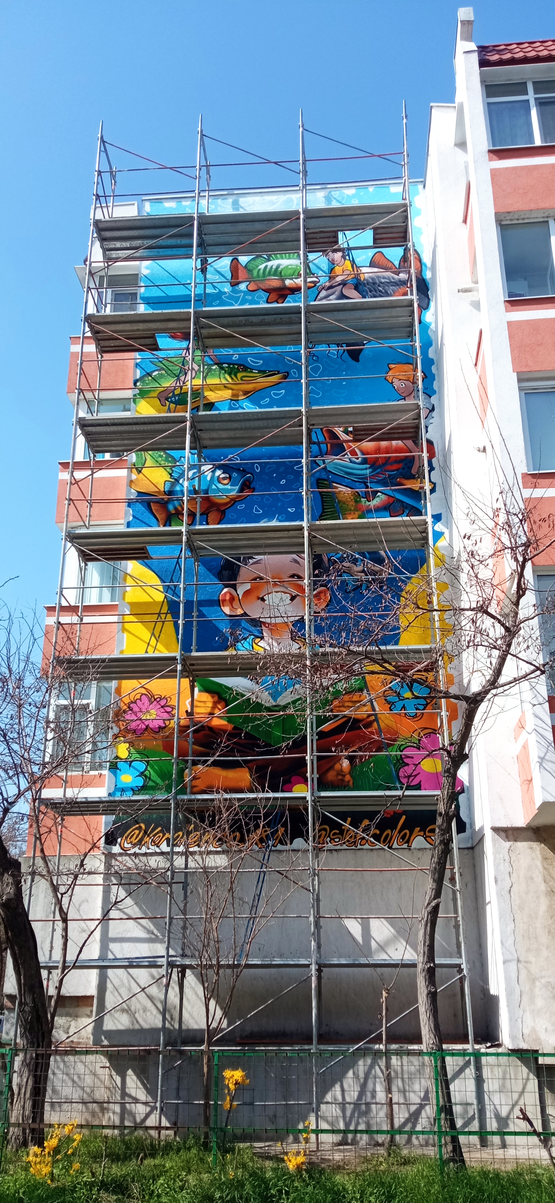 Artă urbană despre educație și natură. O nouă pictură murală în Galaţi