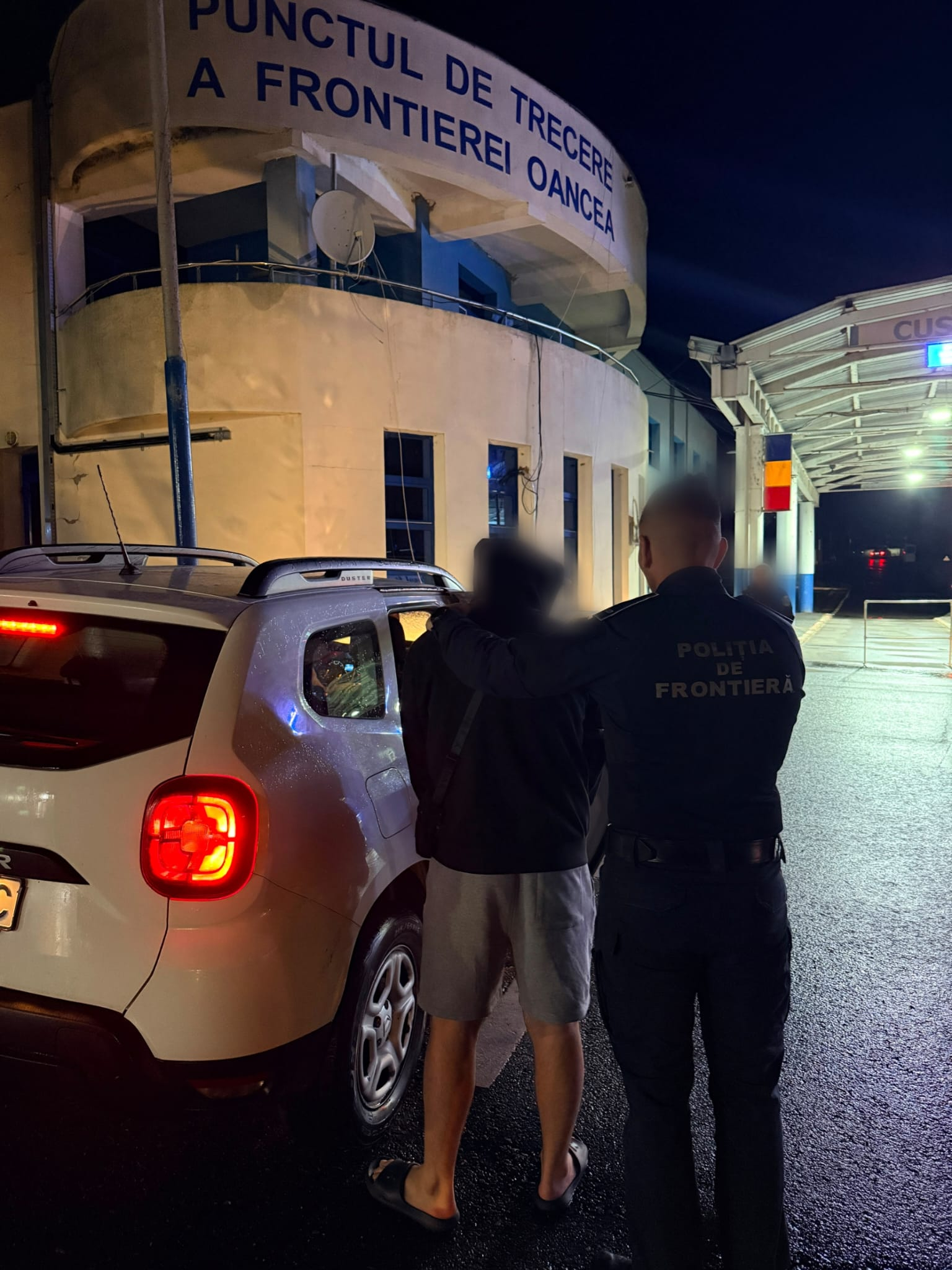 Un tânăr căutat internațional a încercat să treacă vama cu altă identitate